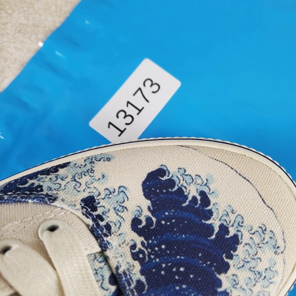 Cariuma NAIOCA X Hokusai Shoes Sz Mens 8 / Womens 9.5 White Wave Off Kanagawa